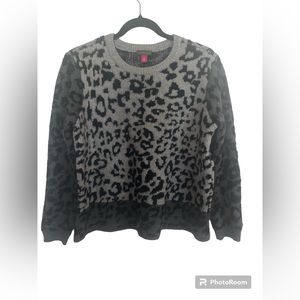 VINCE CAMUTO Cheetah Animal Print Sweater Size Medium